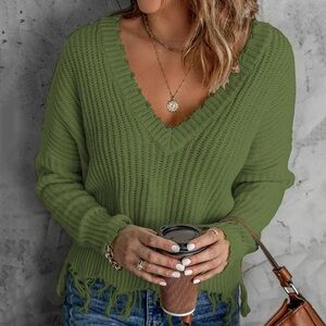 Glam Green Distressed Hen V-Neck Long Sleeve Knit Sweater S/M